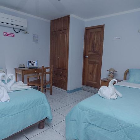 Hostal Leon Dormido Пуерто-Бакерісо-Морено Екстер'єр фото