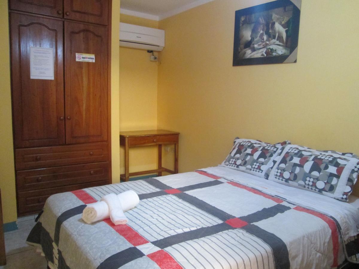 Hostal Leon Dormido Пуерто-Бакерісо-Морено Екстер'єр фото