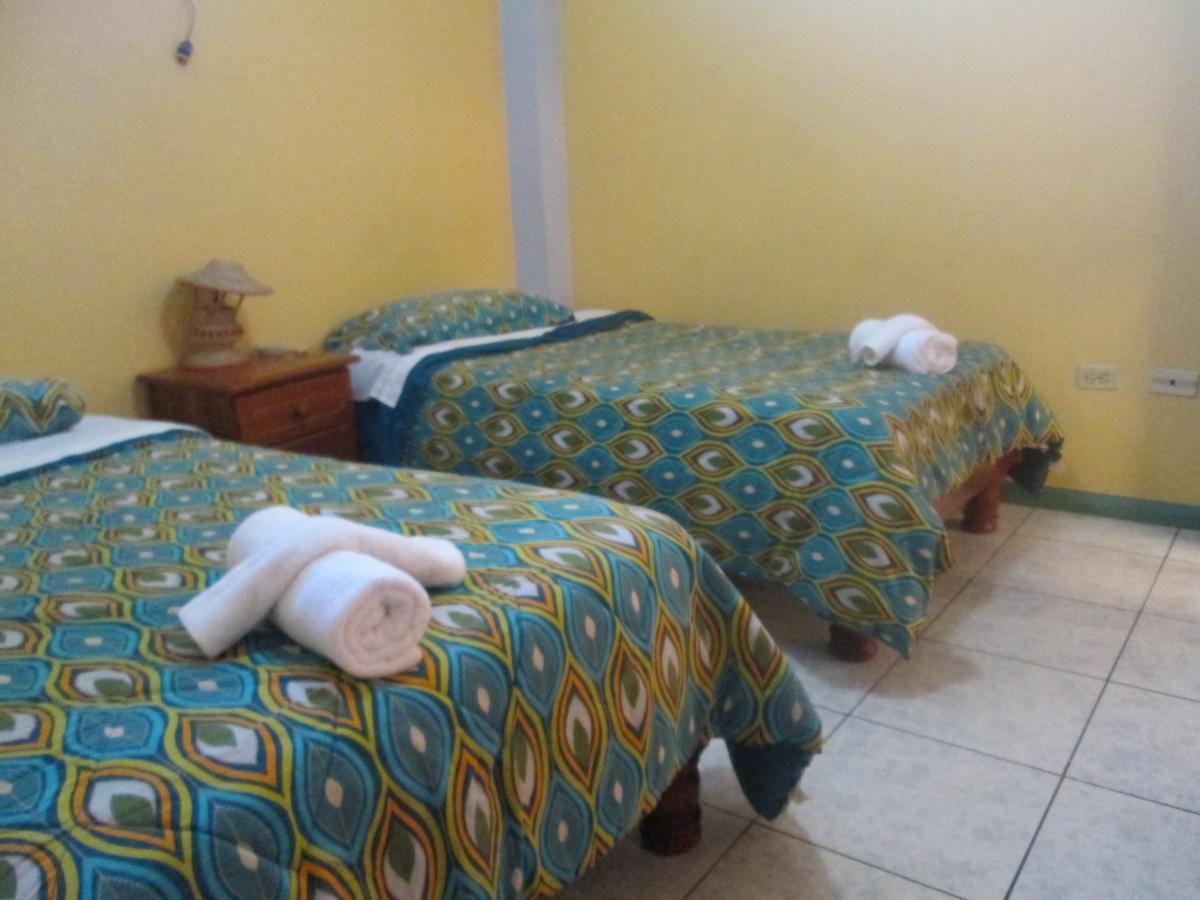 Hostal Leon Dormido Пуерто-Бакерісо-Морено Екстер'єр фото