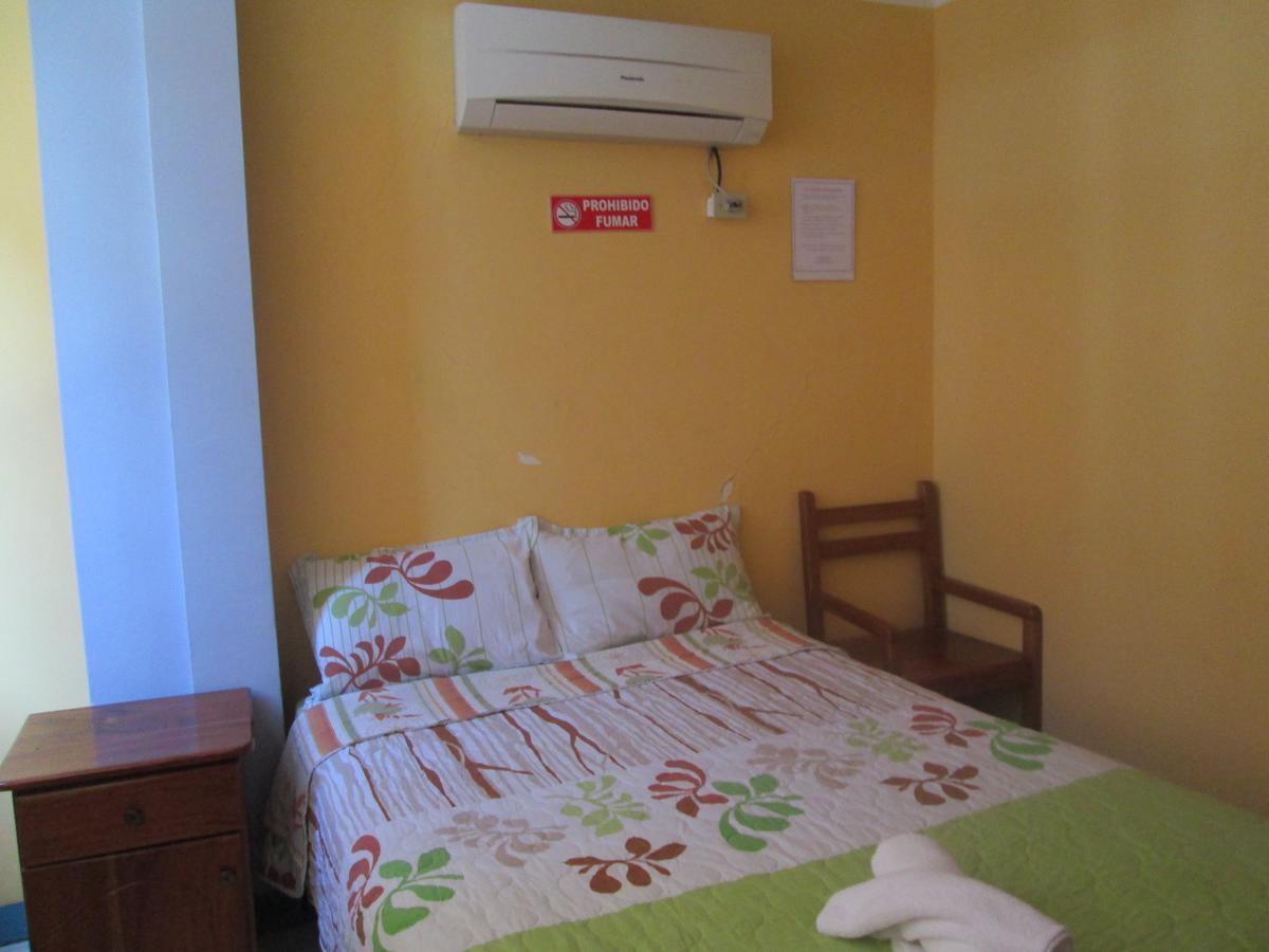 Hostal Leon Dormido Пуерто-Бакерісо-Морено Екстер'єр фото