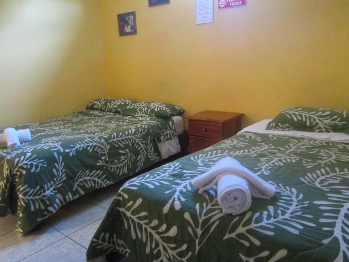 Hostal Leon Dormido Пуерто-Бакерісо-Морено Екстер'єр фото
