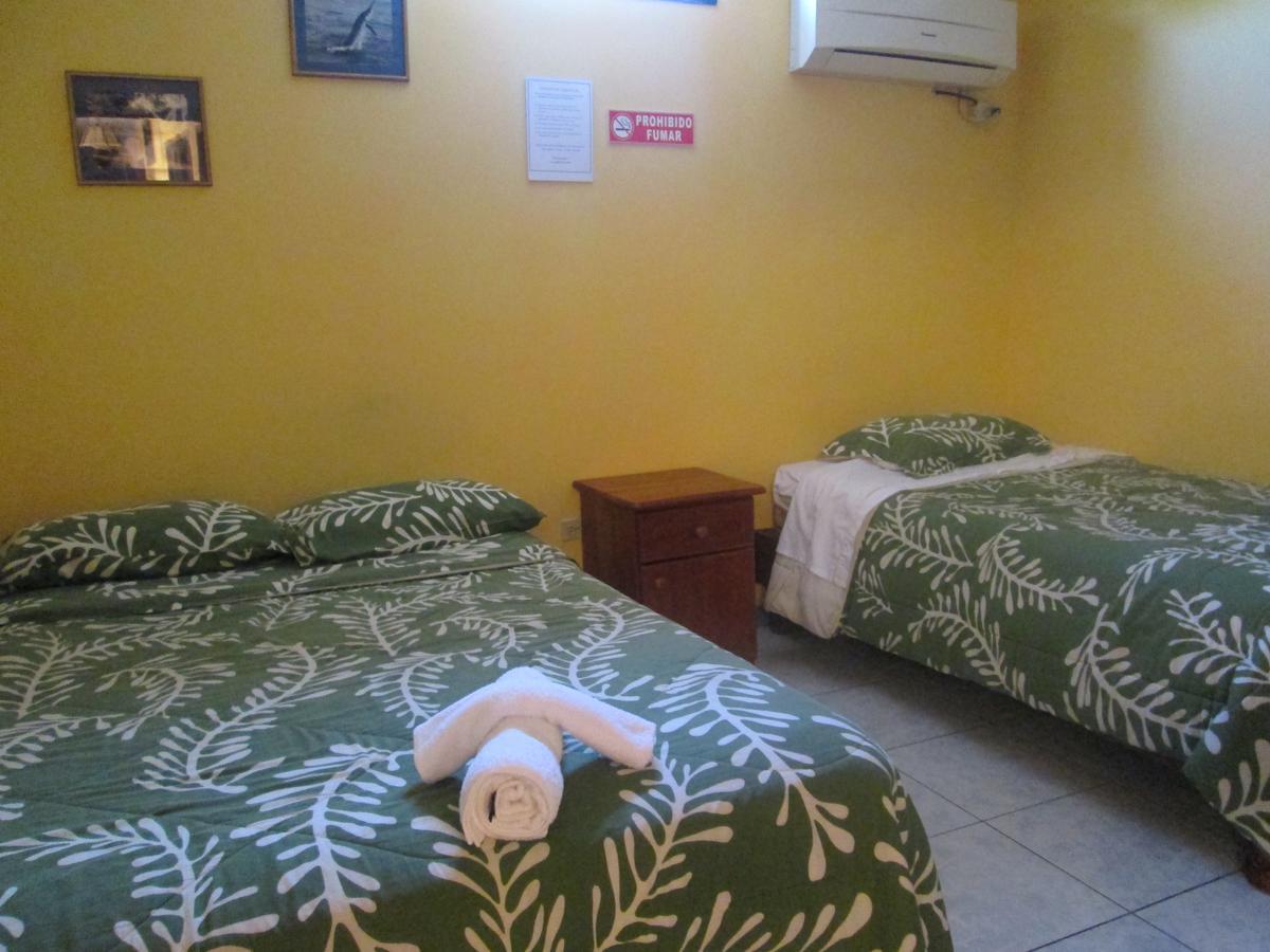 Hostal Leon Dormido Пуерто-Бакерісо-Морено Екстер'єр фото