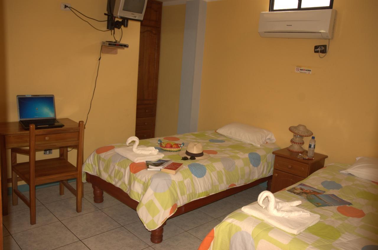 Hostal Leon Dormido Пуерто-Бакерісо-Морено Екстер'єр фото