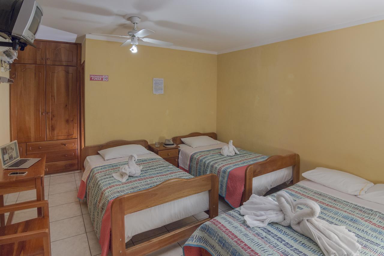 Hostal Leon Dormido Пуерто-Бакерісо-Морено Екстер'єр фото