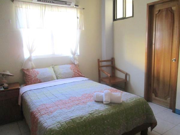 Hostal Leon Dormido Пуерто-Бакерісо-Морено Екстер'єр фото
