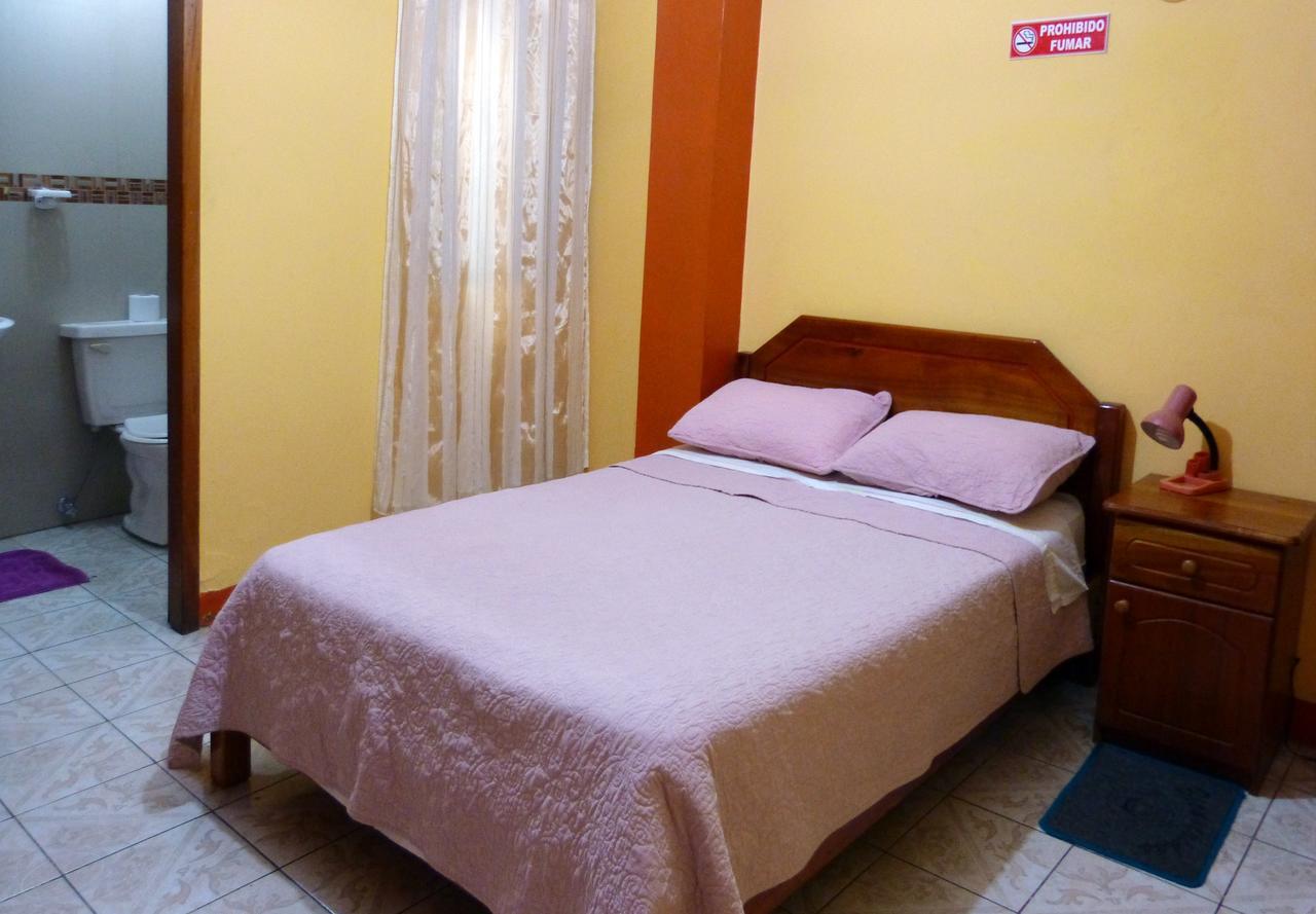 Hostal Leon Dormido Пуерто-Бакерісо-Морено Екстер'єр фото
